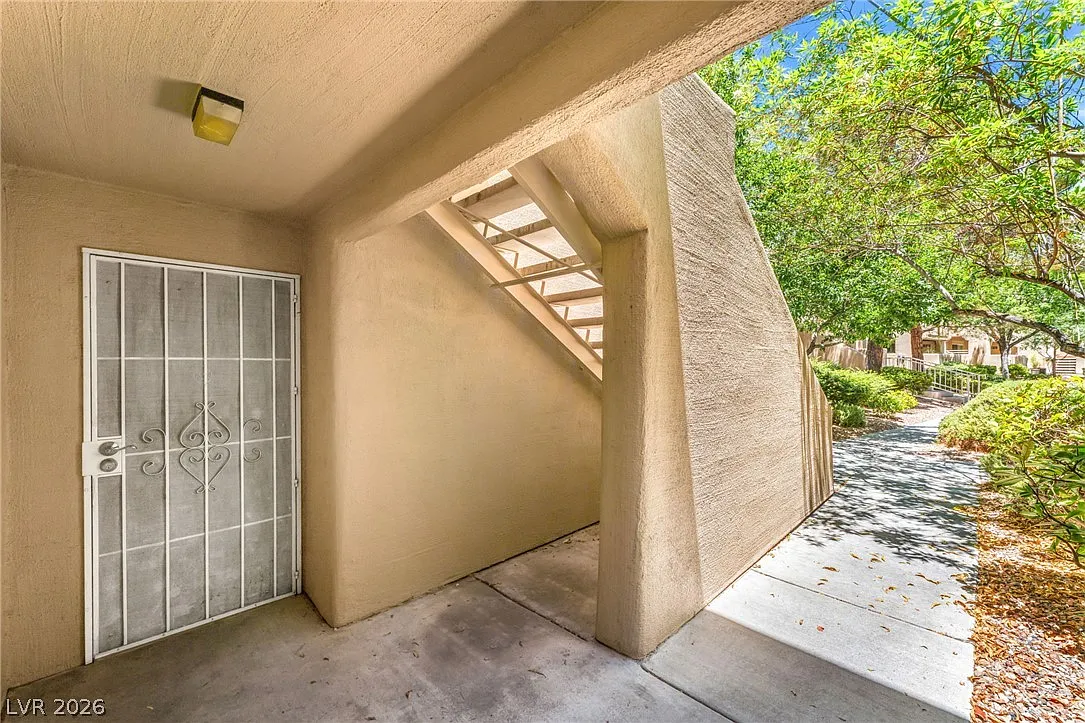 3 bed, 2.0 bath, 1243 sqft, $1,800 — Photo 3