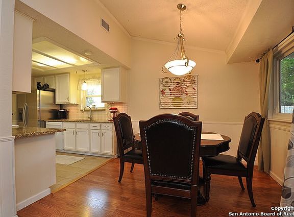 5th image of 2834 Floral Way Dr