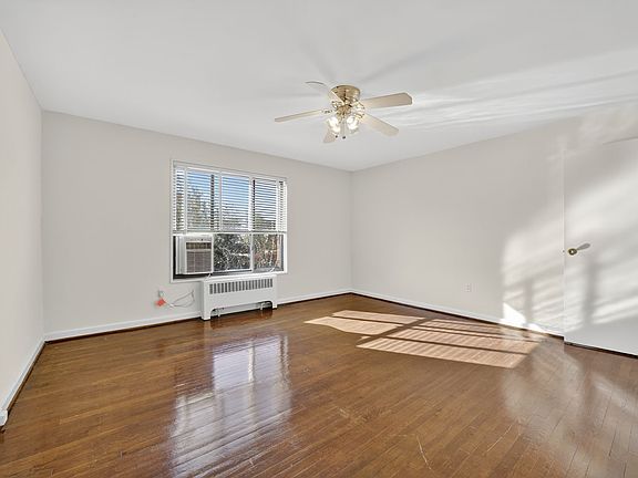 2nd image of 1010 G St NE APT 304