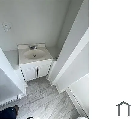 409 E Chestnut St — Photo 3