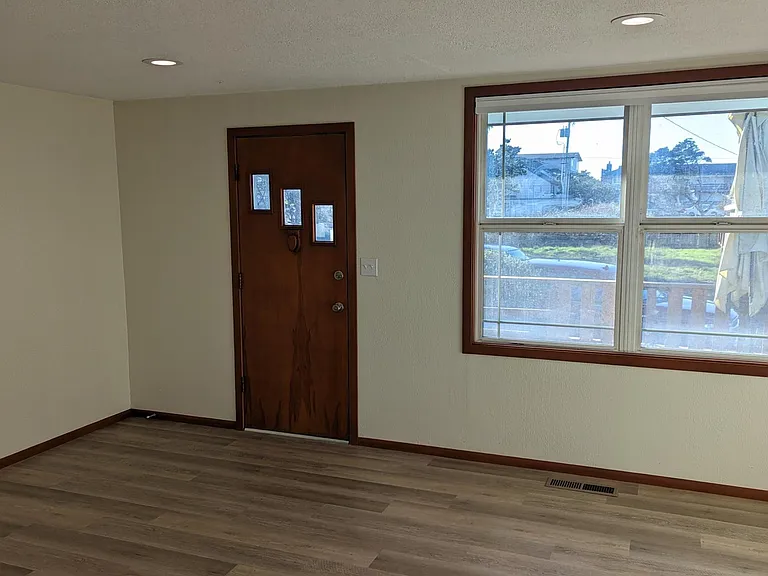 2136 NW Jetty Ave — Photo 13