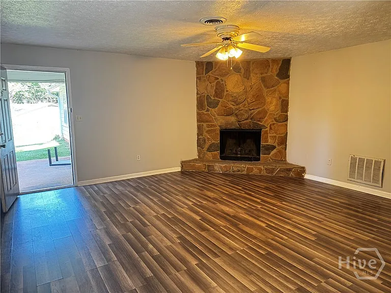 262 Park Ridge Dr — Photo 2