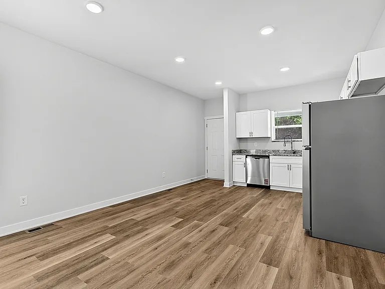 3947 Rookwood Ave #A — Photo 8