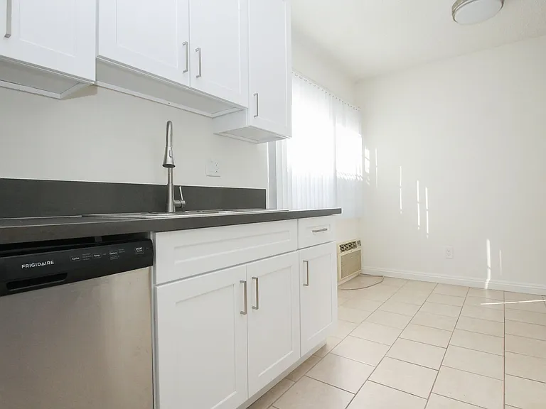 15339 Weddington St — Photo 14