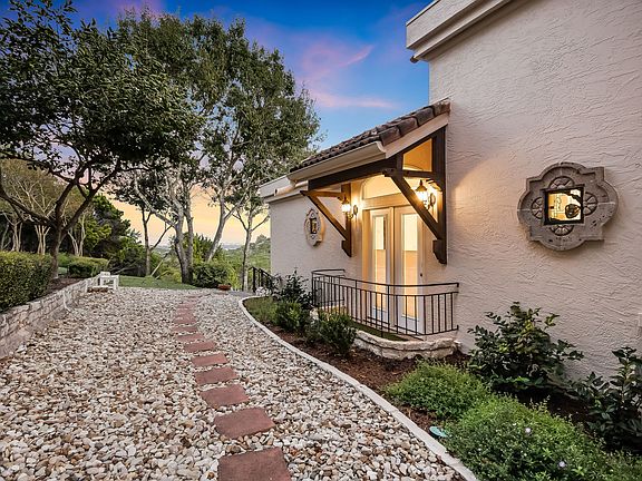 4th image of 905 Live Oak Cir