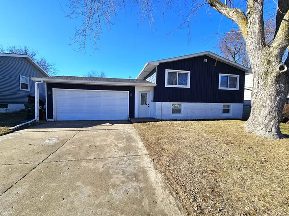 1322 Calvin St, Davenport, IA 52804