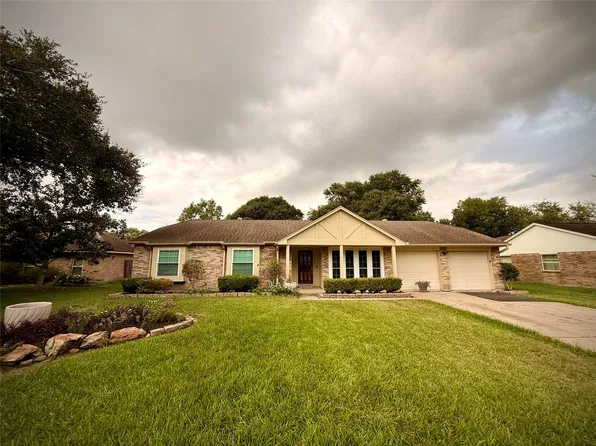 1309 Piney Woods Dr, Friendswood, TX 77546