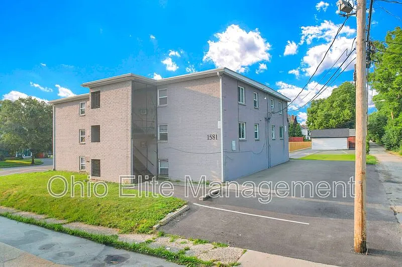 2 bed, 1.0 bath, $900 — Photo 4
