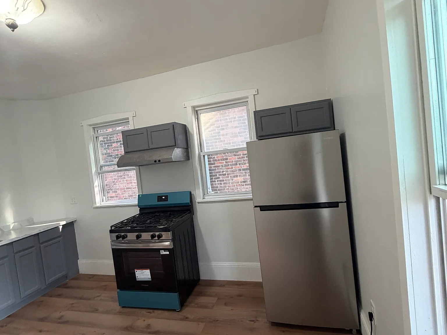 4 bed, 1.5 bath, 9999 sqft, $3,500 — Photo 4