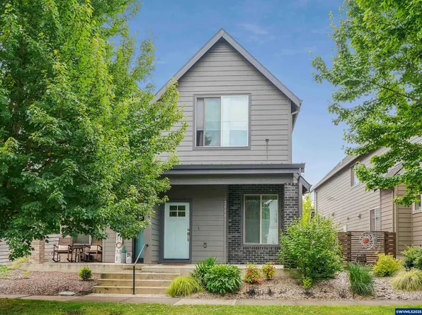 3818 Village Center Dr SE, Salem, OR 97302