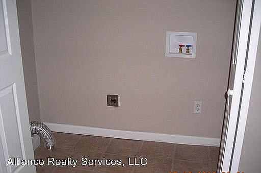 4th image of 6007 Magnolia Ave
