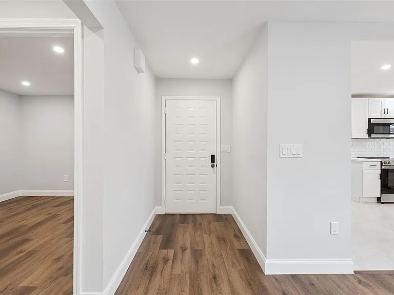 530 Hunter Cir — Photo 4
