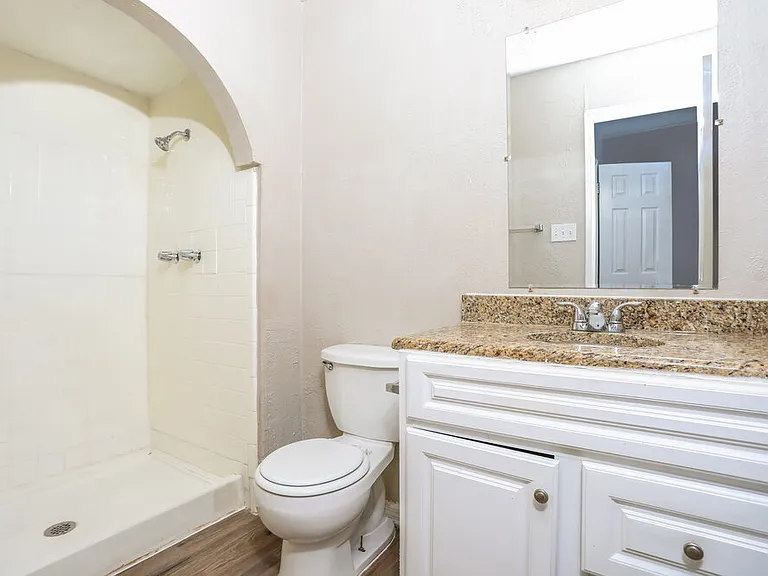 4141 Yellowleaf Dr — Photo 10