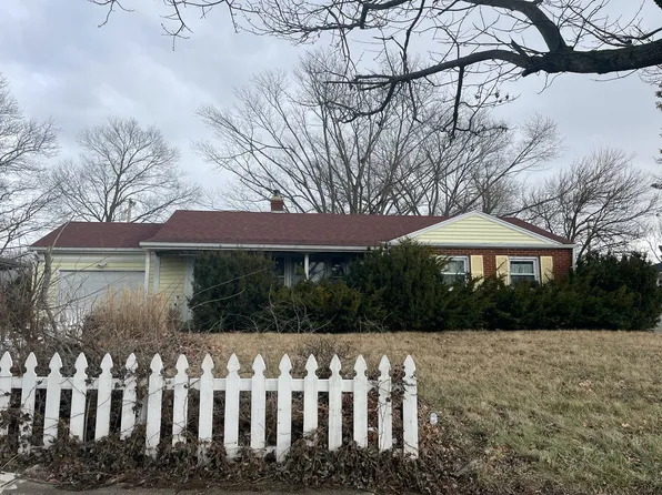 216 N Tippecanoe Dr, Tipp City, OH 45371