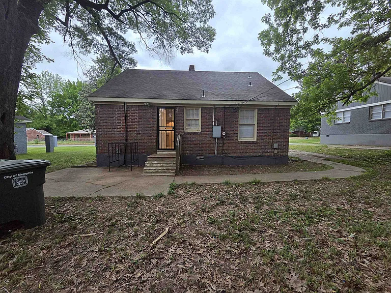 983 Brower St — Photo 14