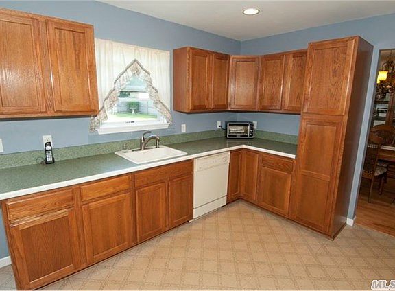 2nd image of 9 Yarmouth Ln