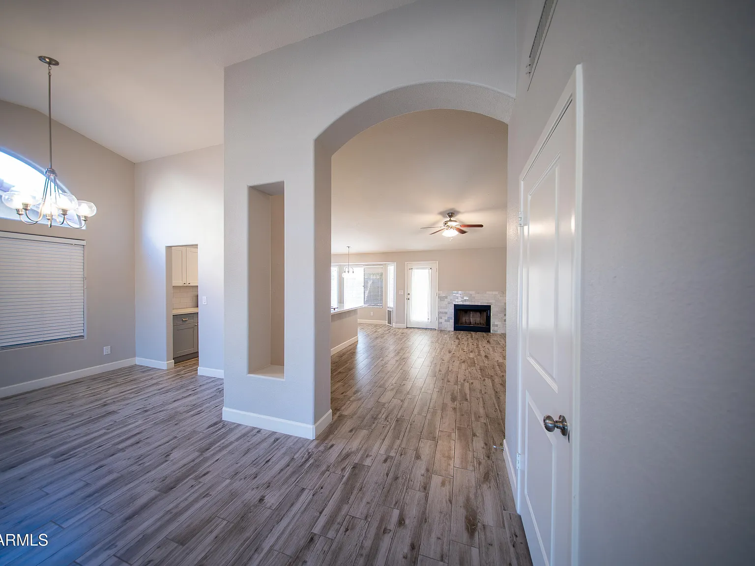 4 bed, 2.0 bath, 1915 sqft, $2,315 — Photo 3