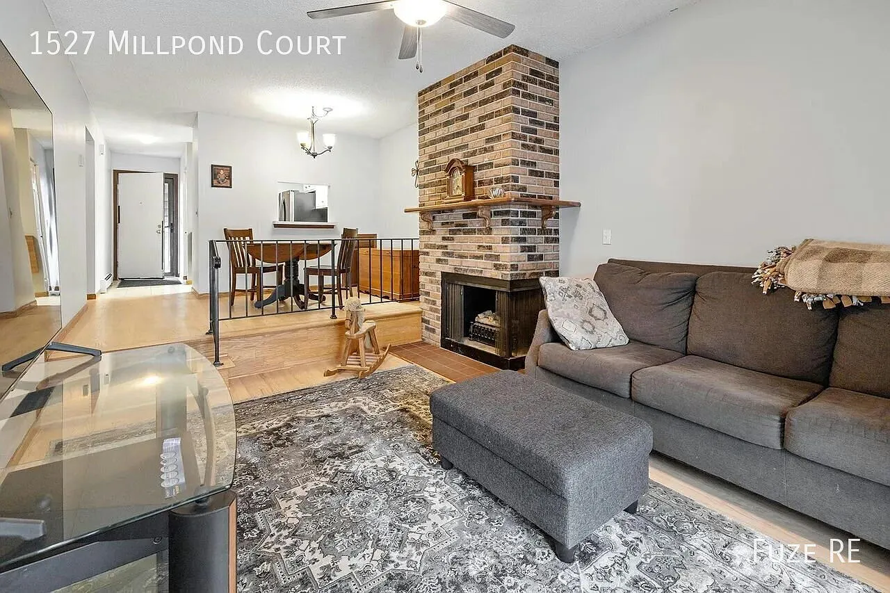Charming 2-Bedroom Condo Retreat in Chaska! — Photo 1