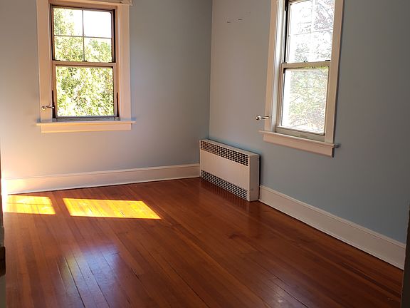 5th image of 40 Penataquit Pl 3rd-fl 2