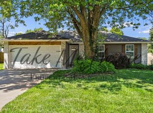 3539 S Walnut Hill Dr, Springfield, MO 65807