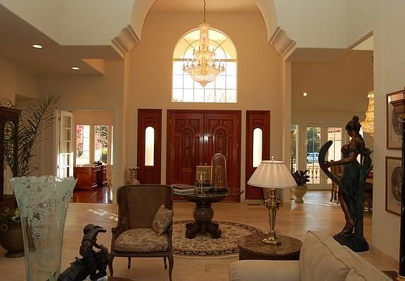 Living Room/Entry