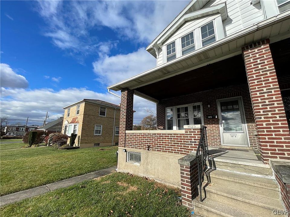 2nd image of 1825 W Whitehall St