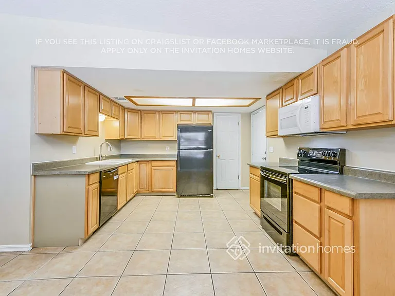 705 N Pine St — Photo 8