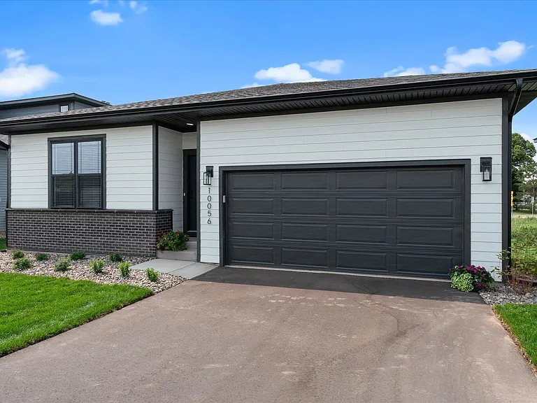 Acclaim of Woodbury Modern Living, Thoughtfully Designed — Photo 39
