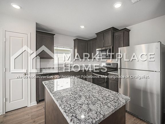5th image of 933 Burlington Ave