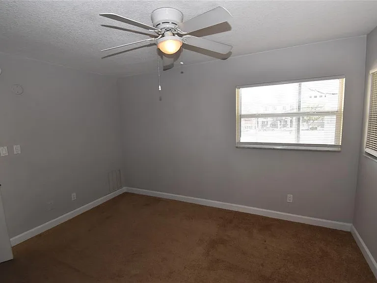 220 6th Ave N #11 — Photo 18