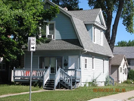2104 60th St photo 1