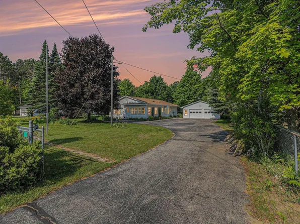 2902 North Dr, Traverse City, MI 49685