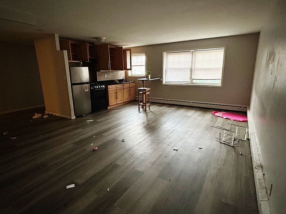 2nd image of 39-47 Duncan Ave #47U