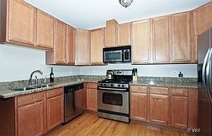 3rd image of 4559 S Greenwood Ave #104