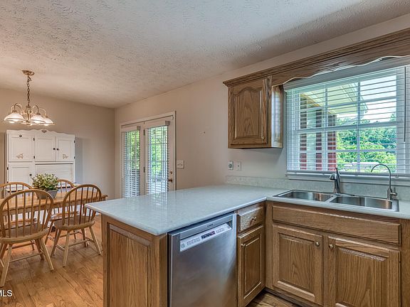 5th image of 303 Spring House Ct