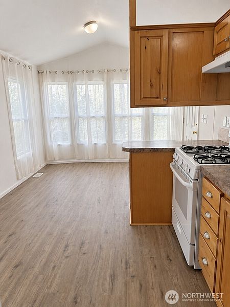 4th image of 9 Blackler Street