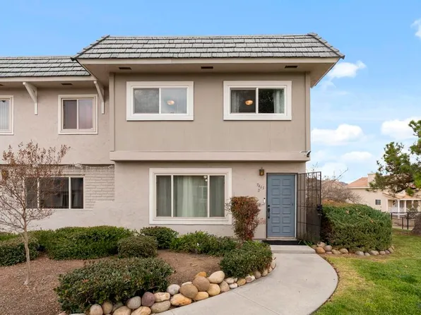 9463 Carlton Oaks Dr Unit D, Santee, CA 92071