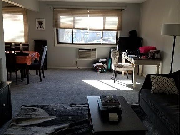 2nd image of 10 Oakwood Ter APT 3
