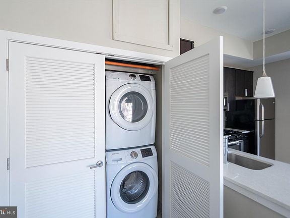 5th image of 1607 Catharine St APT 3G