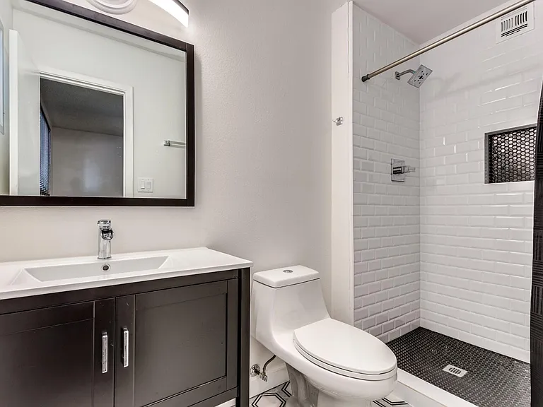 633 E Malibu Dr — Photo 11