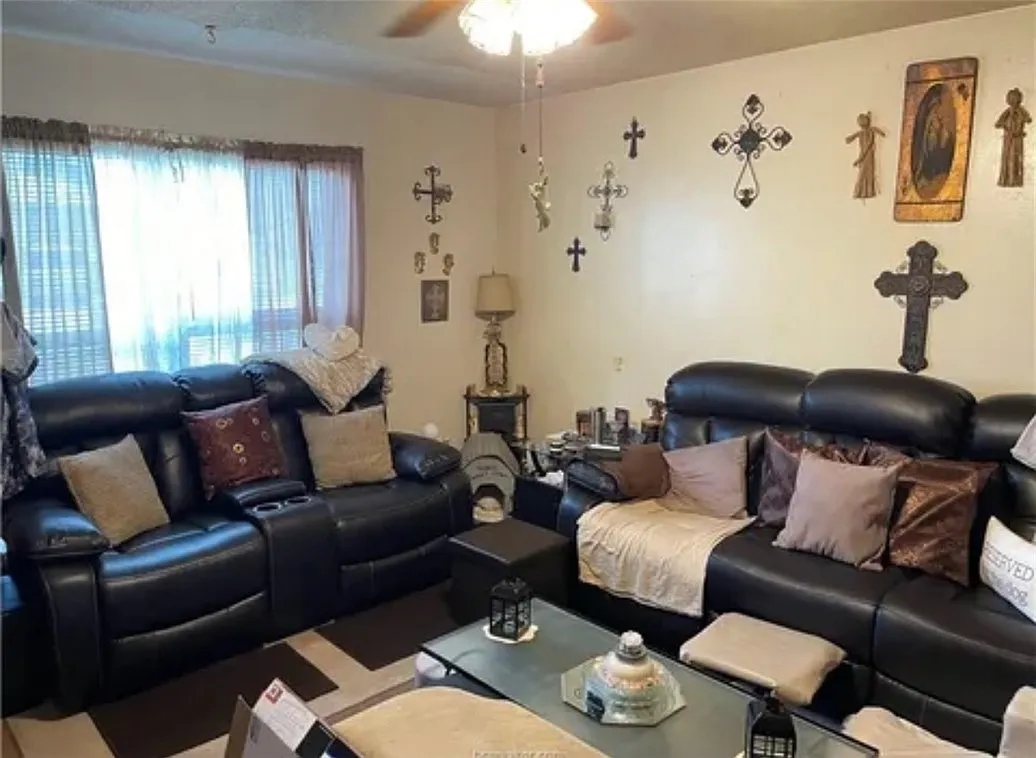 4 bed, 2064 sqft, $1,100 — Photo 3
