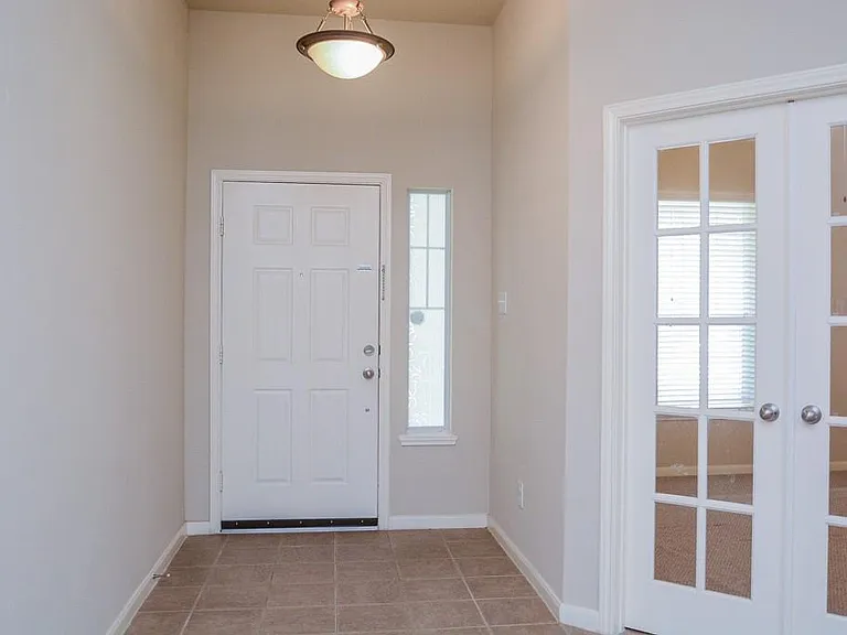 4911 Spring Showers Ct — Photo 3