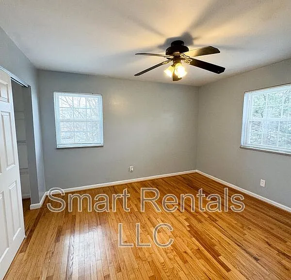 2705 Laclede Station Rd — Photo 6