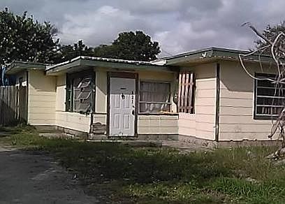 1st image of 821 N E Street
