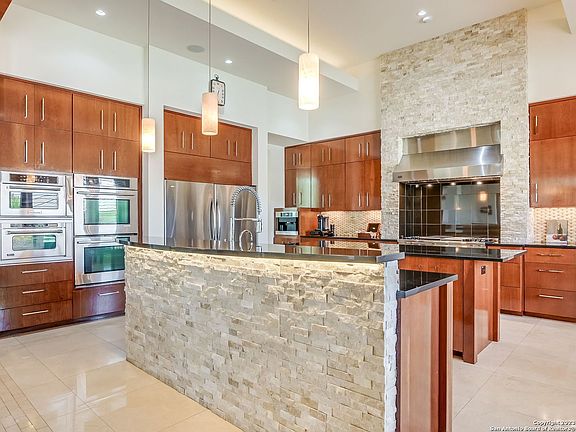 5th image of 215 WINDING LN
