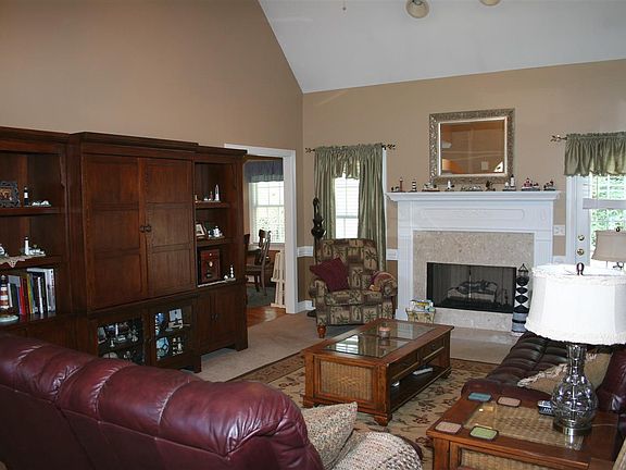 4th image of 126 Bradford Crossing Dr