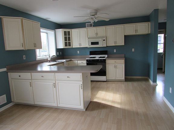 4th image of 203 Dickinson Ave