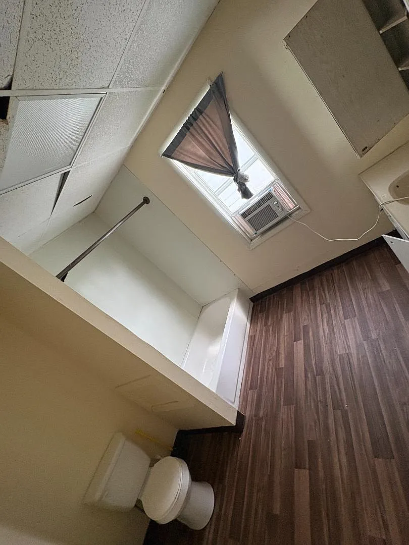 504 McLane Ave - D — Photo 3