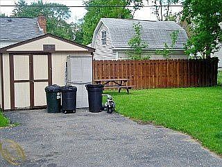 3rd image of 21545 Oxford Ave