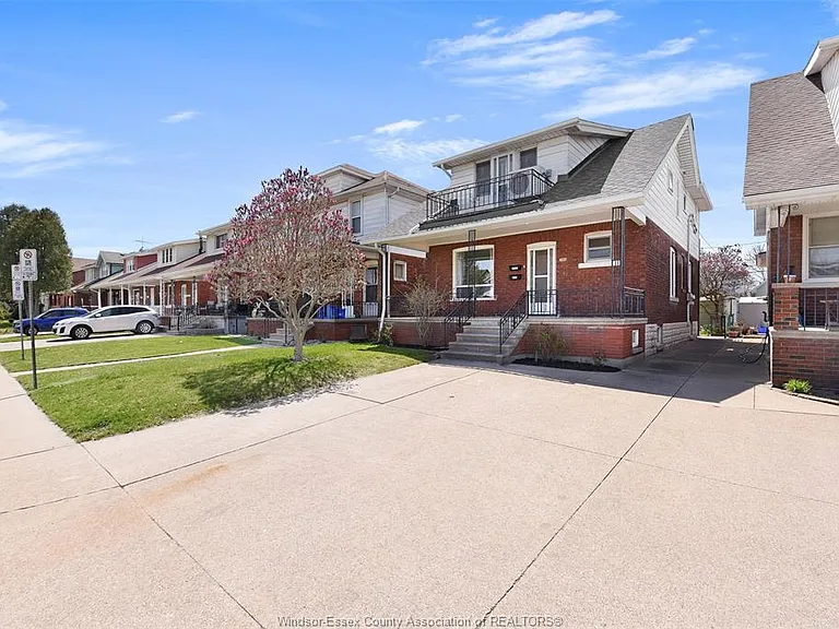 1069 Marentette Ave #UPPER — Photo 3